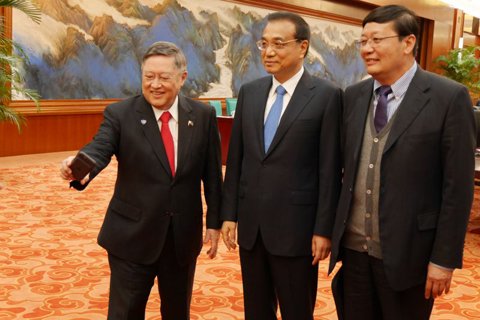 外交会谈中罕见一幕：菲方代表团为中国总理鼓掌