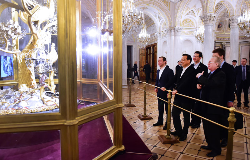 李克强在俄总理陪同下参观艾尔米塔什博物馆