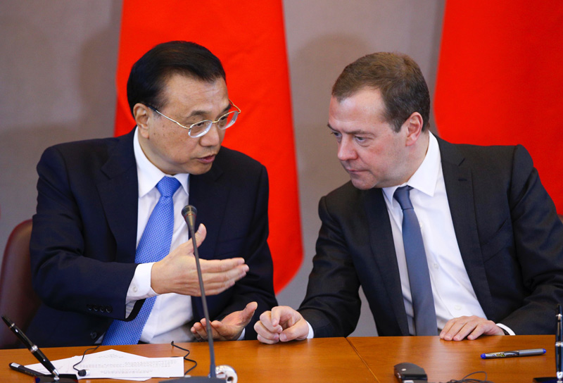中俄总理共同出席签字仪式