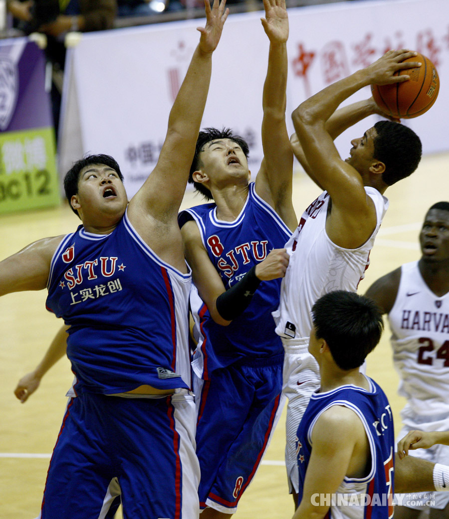 中美大学生男篮友谊赛在上海举行