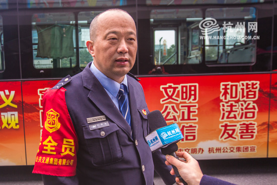 【网络媒体走转改】最“啰嗦”公交司机孔胜东：春运路上我送你回家