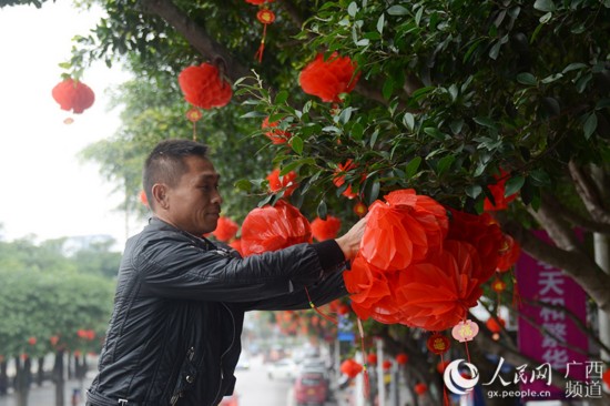 广西恭城：春节将至 大红灯笼年味浓