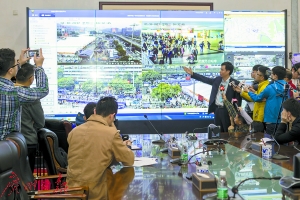 【网络媒体走转改】广州春运指挥部首次开放 8大智能系统助旅客“快闪”