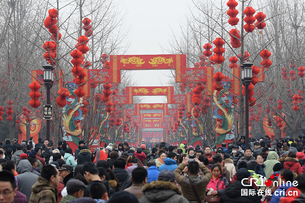 【网络媒体走转改】北京第三十二届地坛春节文化庙会开幕