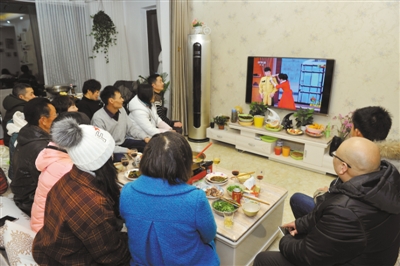 【网络媒体走转改】西藏各族干部群众观看央视春晚特写