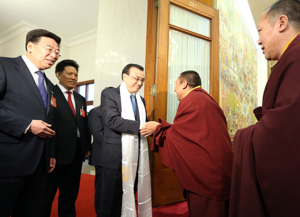 李克强来到西藏团 参加审议政府工作报告