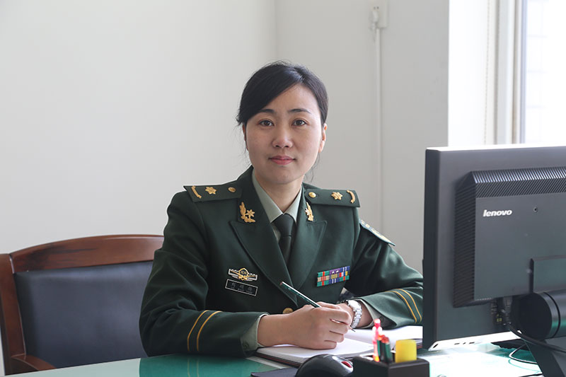刘硕扬：用一支笔为国防和军队做贡献的军中女博士