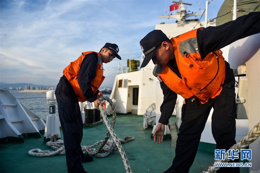 中国海警启程参加中越海警北部湾共同渔区海上联合检查