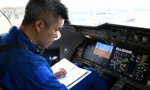 【独家专访C919首飞机组】飞行员的“第三只眼”都和飞机说了啥？