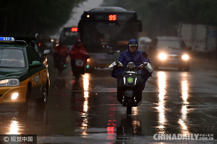 北京迎来明显降雨 回归清凉模式