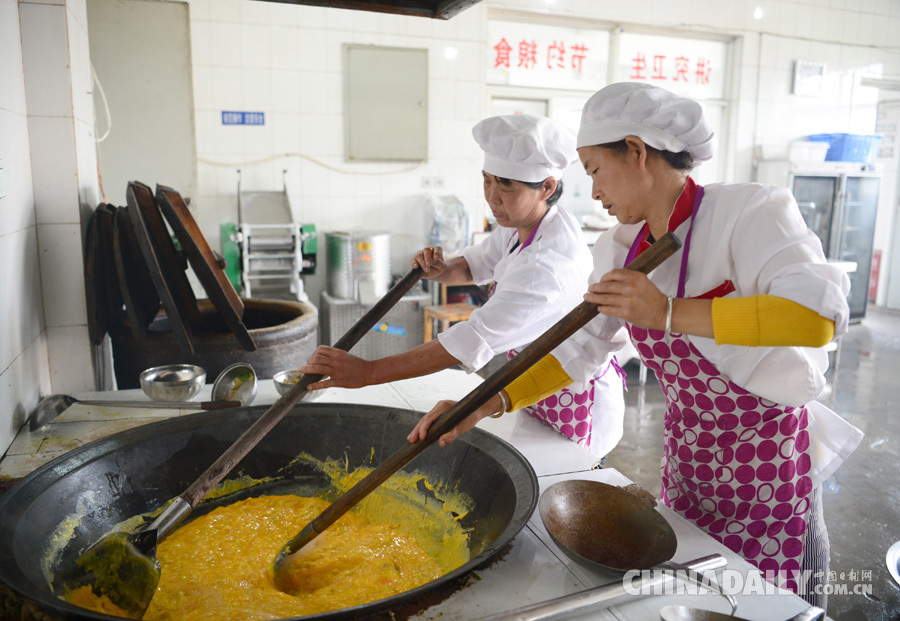 砥砺奋进的五年：陕西230万学生娃吃上营养餐