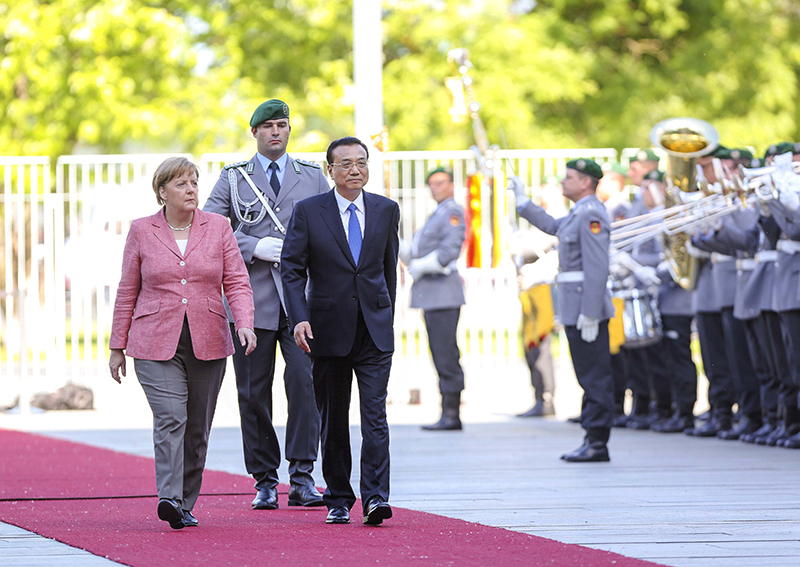 德国总理默克尔举行隆重仪式欢迎李克强总理到访