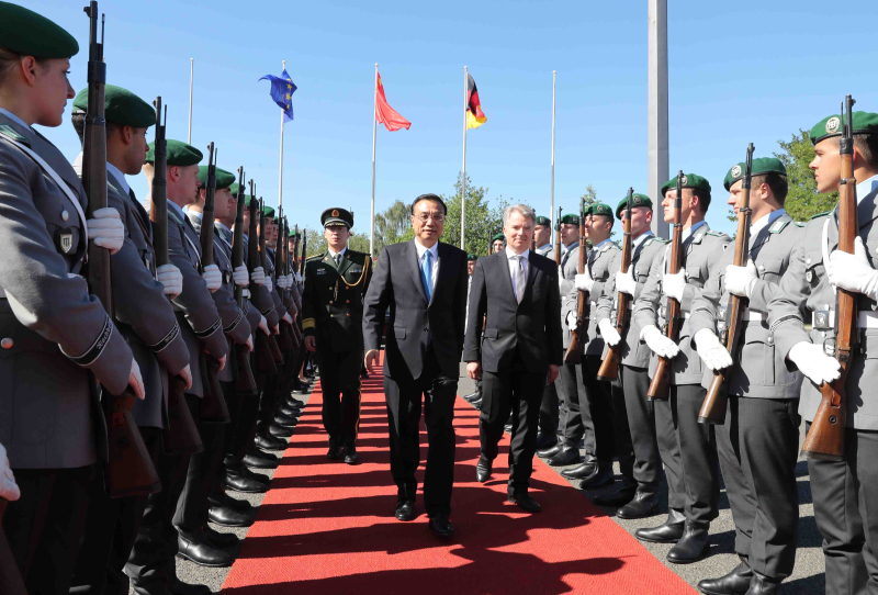 李克强抵达布鲁塞尔举行第十九次中国－欧盟领导人会晤并对比利时进行正式访问