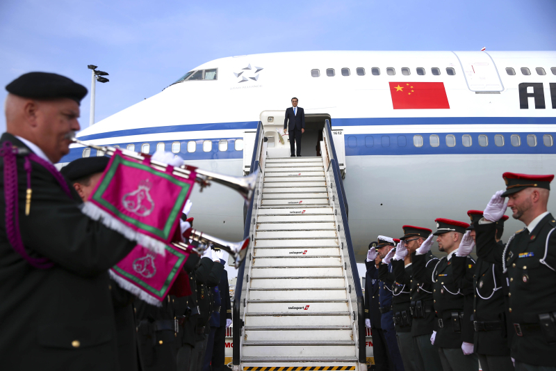 李克强抵达布鲁塞尔举行第十九次中国－欧盟领导人会晤并对比利时进行正式访问