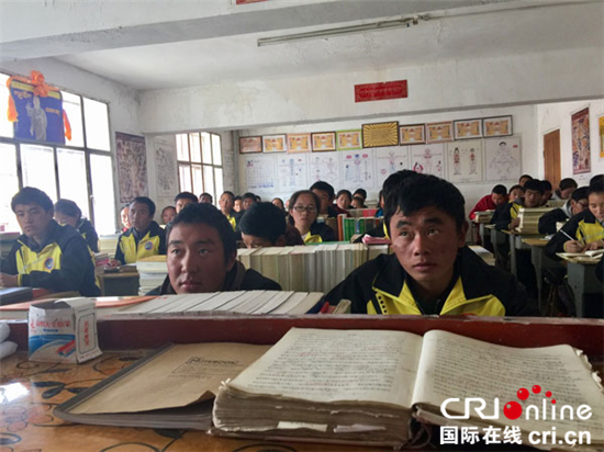 【砥砺奋进的五年·人权篇】雪域高原藏医药学校为藏区贫困青年放飞希望