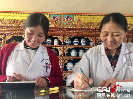 【砥砺奋进的五年·人权篇】雪域高原藏医药学校为藏区贫困青年放飞希望