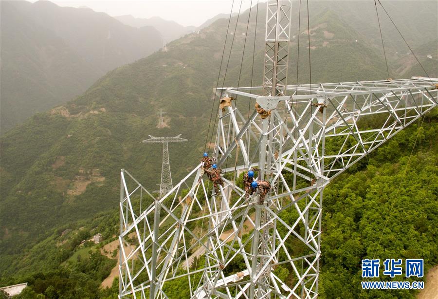 【砥砺奋进的五年·重大工程】中国特高压 推动能源互联网建设