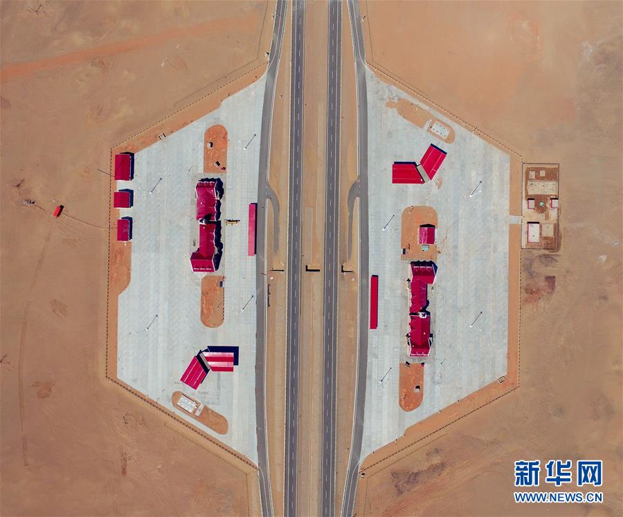 大漠变通途——世界上最长的穿越沙漠高速公路建设纪实