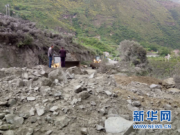 四川茂县叠溪镇新磨村发生山体高位垮塌灾害100余人被埋