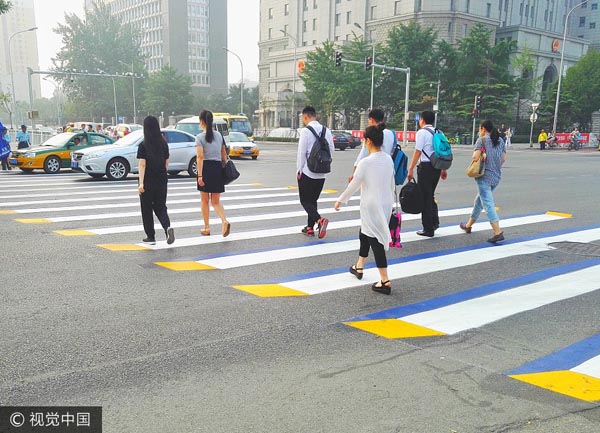 北京城区首次施划3D立体斑马线 警示车辆让行人
