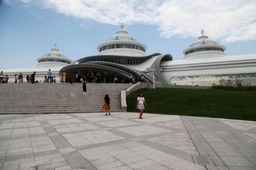 媒体人参观内蒙古自治区成立70周年献礼工程