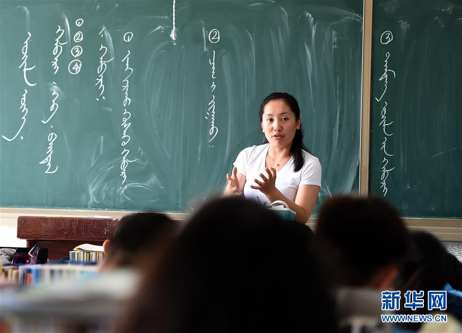 内蒙古形成完备的双语教育体系