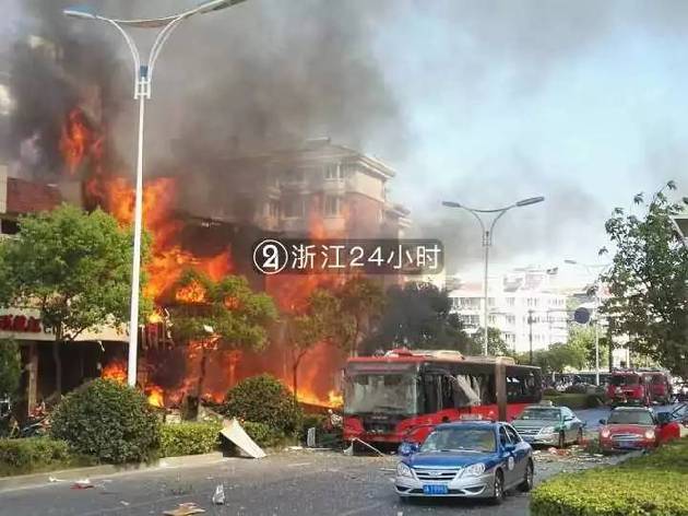 杭州一餐馆爆炸致2死55伤 目击者：300米范围内楼晃得不行