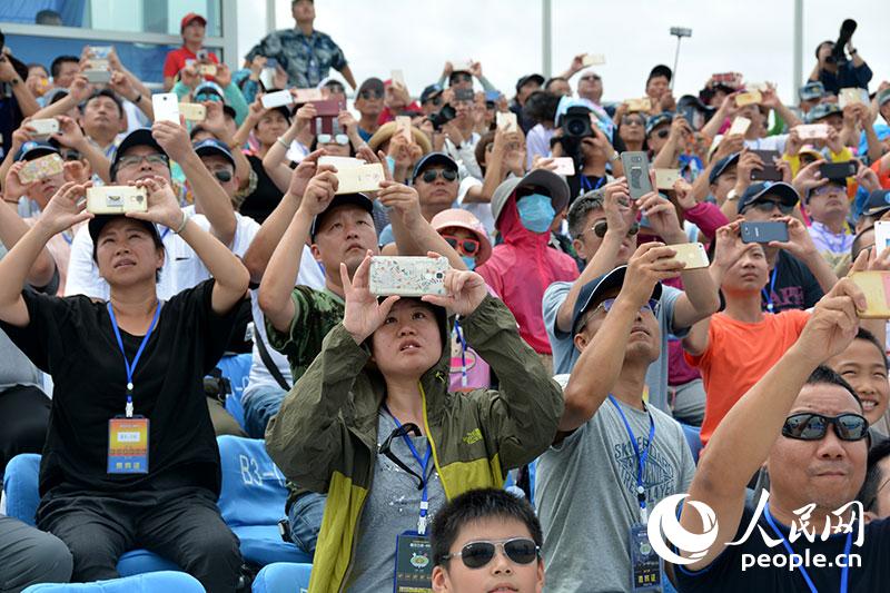 中国空军首次靶场开放日：“战神”轰—6K等明星战机登场