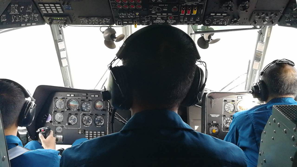 西部战区陆军陆航直升机飞赴九寨灾区