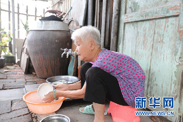 90岁老党员缘何突然交5万党费？