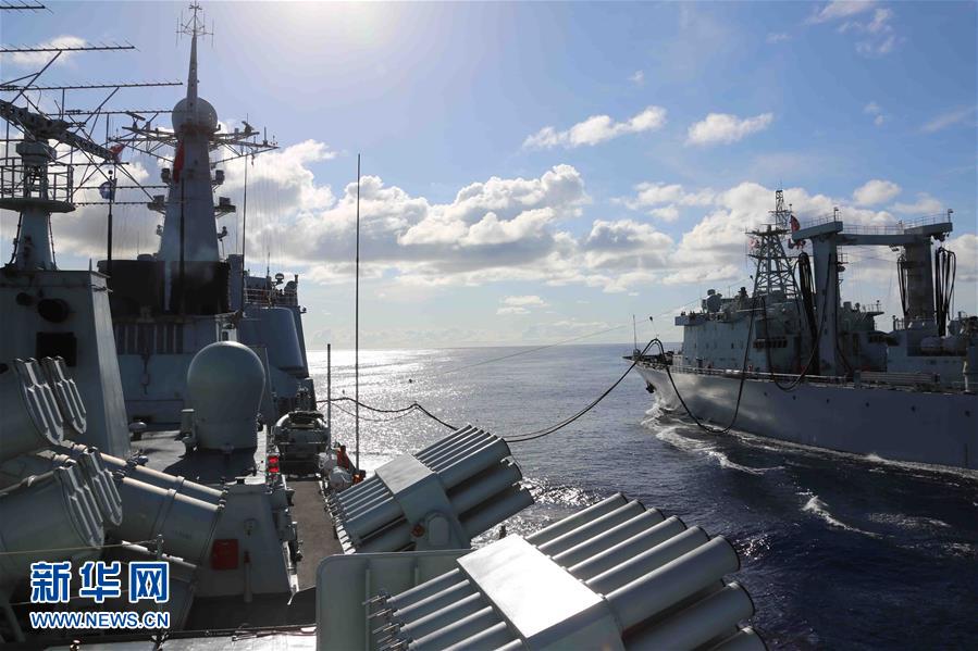 中国海军远航访问编队在印度洋展开实弹演练