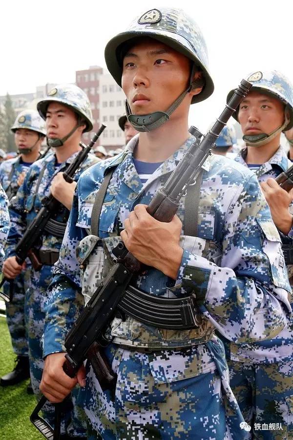 大连舰院新学员上演真实版的深海利剑威武霸气