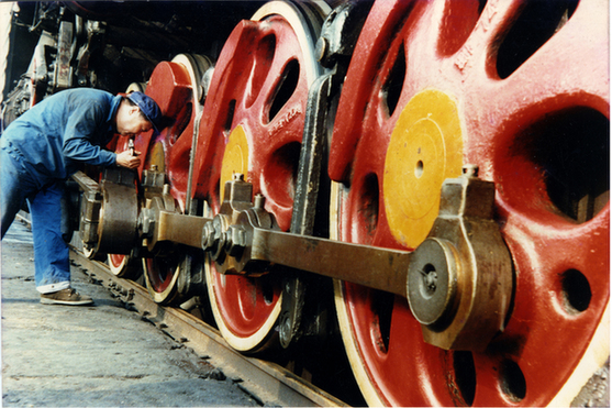 【改革 印记——看中国发展】赶上好时代的铁路修车人