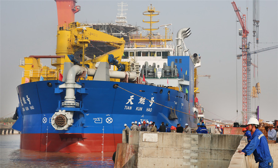 亚洲最大绞吸挖泥船“天鲲号”成功下水