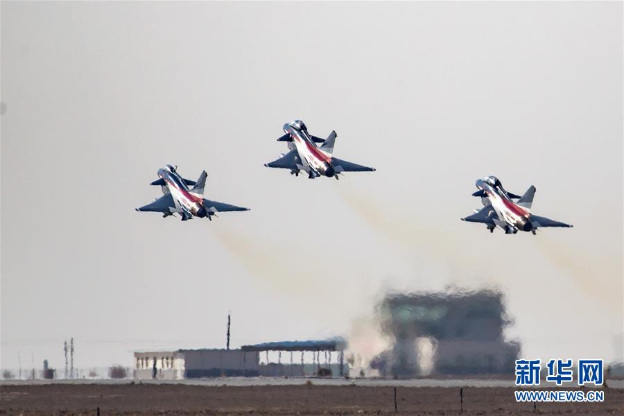 中国空军八一飞行表演队赴两国进行飞行表演