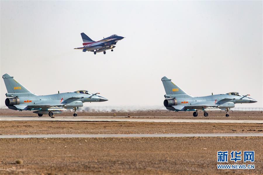 中国空军八一飞行表演队赴两国进行飞行表演