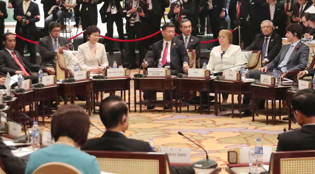 习近平出席APEC会议44小时17场密集活动全纪实