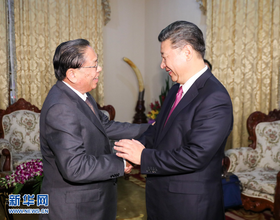 习近平会见老挝人民革命党中央委员会前总书记、前国家主席朱马里