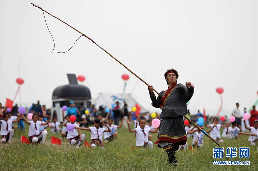 驰骋草原六十载 扛起红旗再出发——回访内蒙古最早的乌兰牧骑