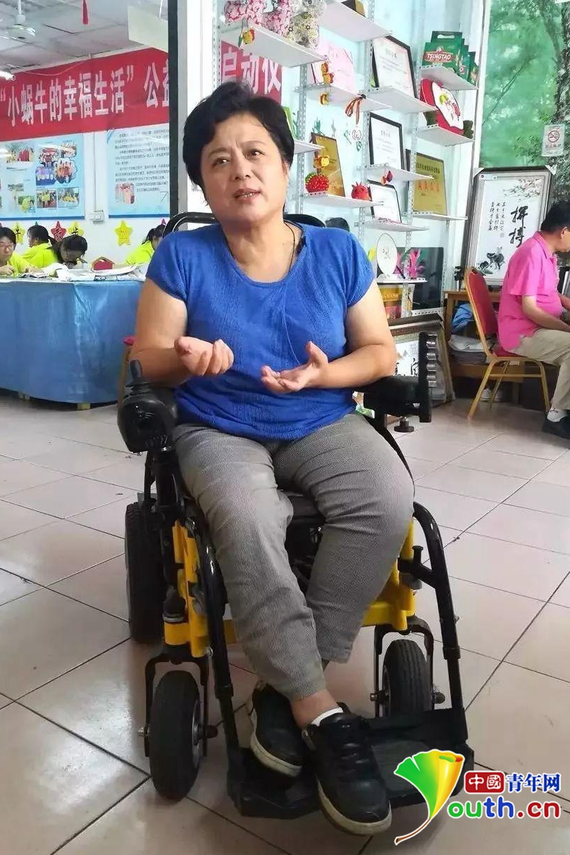 中国人的故事：轮椅上的“时装女王” 新时代的志愿者