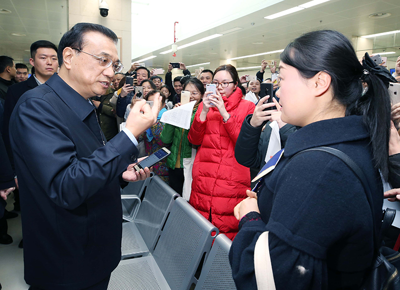 李克强在湖北考察并主持召开全国自贸试验区工作座谈会