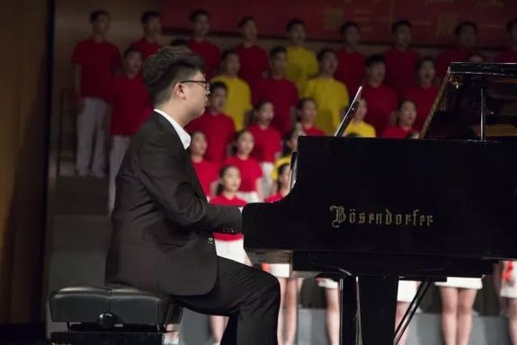 燃到爆！这群大学生彻底火了，网友：这才是青春该有的样子！