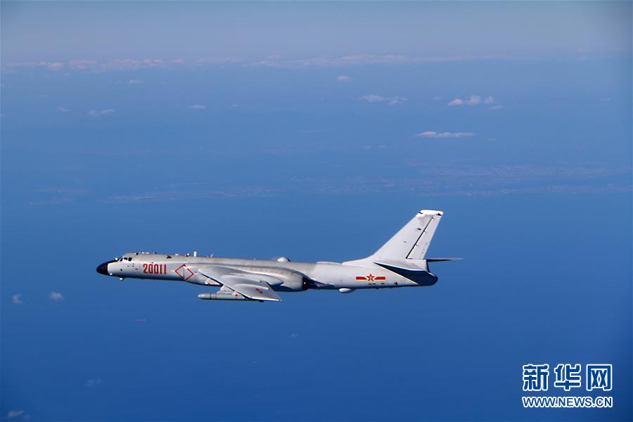 中国空军编队飞越对马海峡赴日本海远洋训练