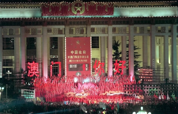 降旗与升旗｜18年前这一刻，多少中国人热泪盈眶！
