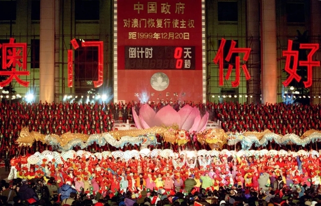 降旗与升旗｜18年前这一刻，多少中国人热泪盈眶！