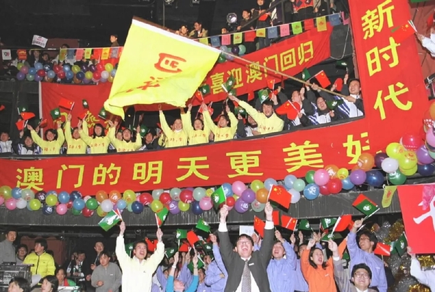 降旗与升旗｜18年前这一刻，多少中国人热泪盈眶！