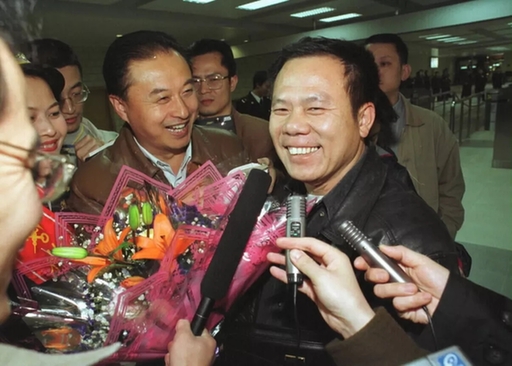 降旗与升旗｜18年前这一刻，多少中国人热泪盈眶！