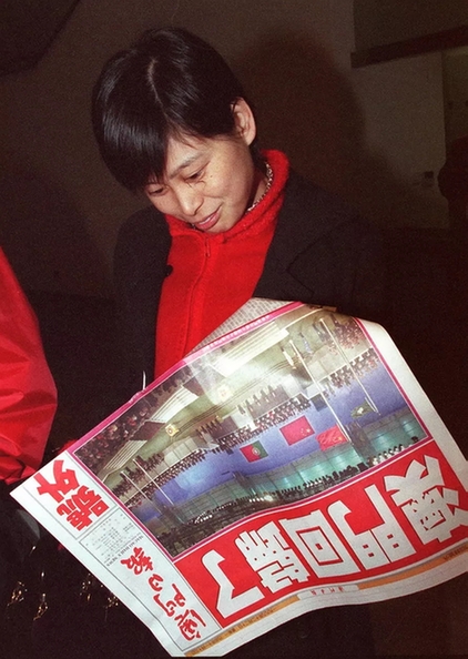 降旗与升旗｜18年前这一刻，多少中国人热泪盈眶！
