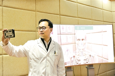 【中国梦·践行者】网红“剖哥”借助新媒体传授解剖学