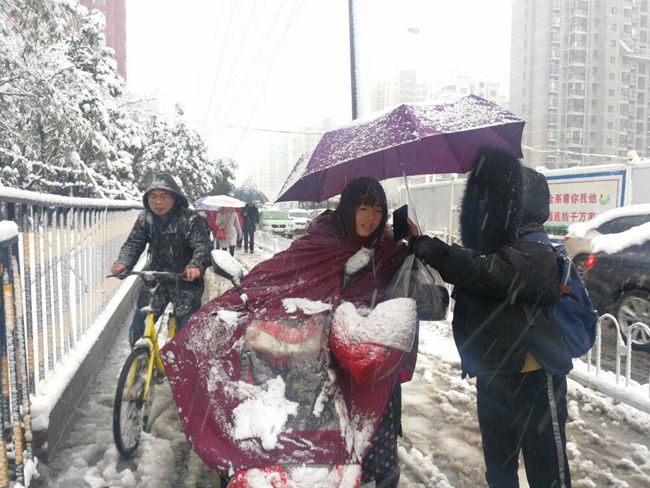 聚焦安徽2018年第一场雪：雪很大 天很冷 心很暖